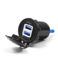 BIKETEC МОТОЦИКЛЕТНА ПОДВІЙНА USB-РОЗЕТКА З ПІДСВІЧУВАННЯМ ДЛЯ ВСТАНОВЛЕННЯ НА ПЛОСКУ ПОВЕРХНЮ (ОБТІКАЧ, КУФЕР) АБО НА КЕРМО - ПОТРІБЕН АДАПТЕР BTMUS28