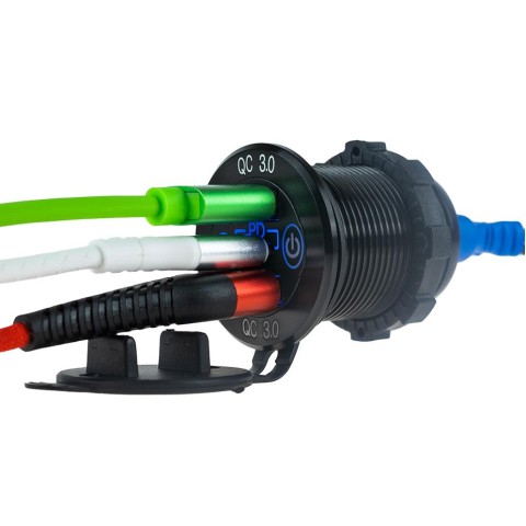 BIKETEC МОТОЦИКЛЕТНА ПОДВІЙНА USB QC 3.0 X 2 І PD X 1 - 54 ВТ POWER DELIVERY МОНТАЖ НА ПЛОСКУ ПОВЕРХНЮ (ОБТІКАЧ, КУФЕР) АБО НА КЕРМО - ПОТРІБЕН АДАПТЕР BTMUS28