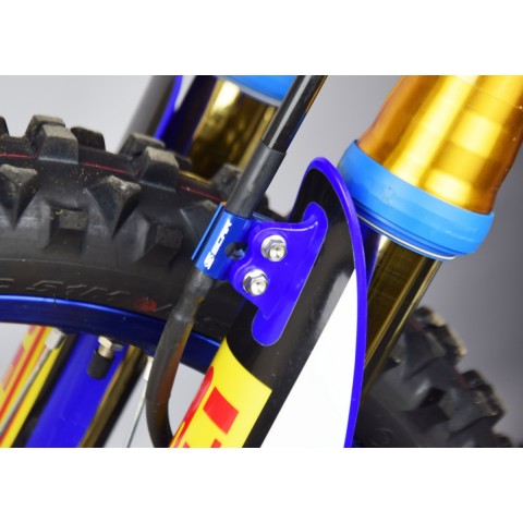 SCAR RACING КРІПЛЕННЯ ДЛЯ ГАЛЬМІВНОГО ШЛАНГА ПЕРЕДНЄ YAMAHA HONDA KAWASAKI SUZUKI FANTIC КОЛІР СИНІЙ