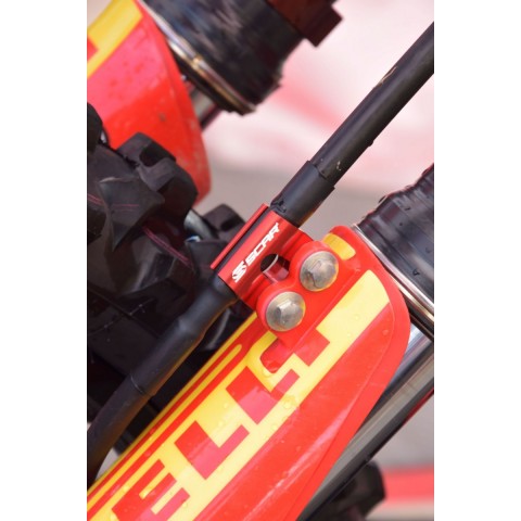 SCAR RACING КРІПЛЕННЯ ДЛЯ ГАЛЬМІВНОГО ШЛАНГА ПЕРЕДНЄ YAMAHA HONDA KAWASAKI SUZUKI FANTIC КОЛІР ЧЕРВОНИЙ