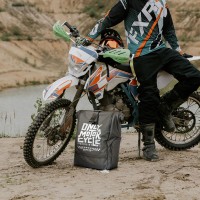 КОМПЛЕКТ ШИН METZELER (2477600/25) 2X90/90-21 MCE 6 DAYS EXTREME FIM 54M TT M+S ПЕРЕД DOT 2025 + (2477700/25) 2X140/80-18 MCE 6 DAYS EXTREME FIM 70M TT M+S ЗАД DOT 2025 + РЮКЗАК METZELER