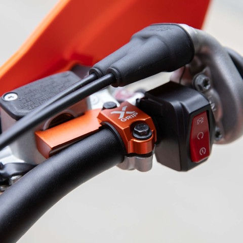 X-GRIP ЗАХИСТ ХОМУТА / ПІДСИЛЕННЯ ГАЛЬМА BREMBO З 2014 РОКУ: BETA, KTM, HUSQVARNA, SHERCO КОЛІР ПОМАРАНЧЕВИЙ