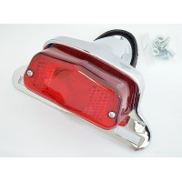 EMGO 2025/02 ЗАДНЯ ФАРА ДЛЯ КЛАСИЧНИХ МОТОЦИКЛІВ З ХРОМОВАНИМ КРІПЛЕННЯМ ДЛЯ НОМЕРНОГО ЗНАКА (ЗРАЗОК LUCAS) (1963 - 1973 РОКИ)