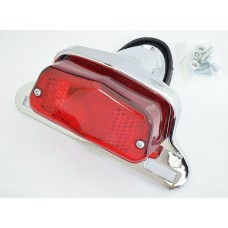 EMGO 2025/02 ЗАДНЯ ФАРА ДЛЯ КЛАСИЧНИХ МОТОЦИКЛІВ З ХРОМОВАНИМ КРІПЛЕННЯМ ДЛЯ НОМЕРНОГО ЗНАКА (ЗРАЗОК LUCAS) (1963 - 1973 РОКИ)